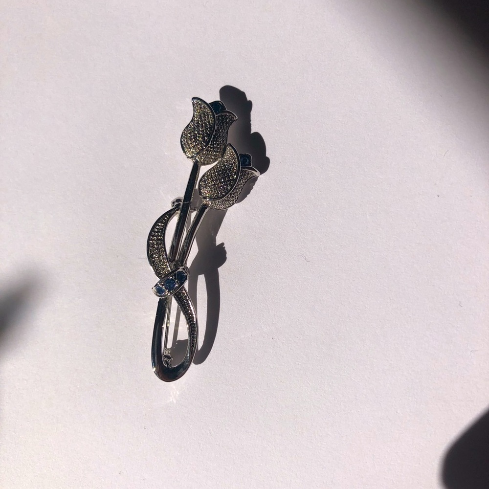flower pin